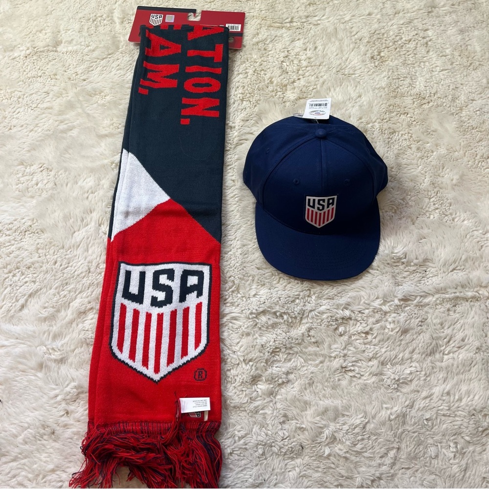 Mens US Soccer new hat and scarf USA
